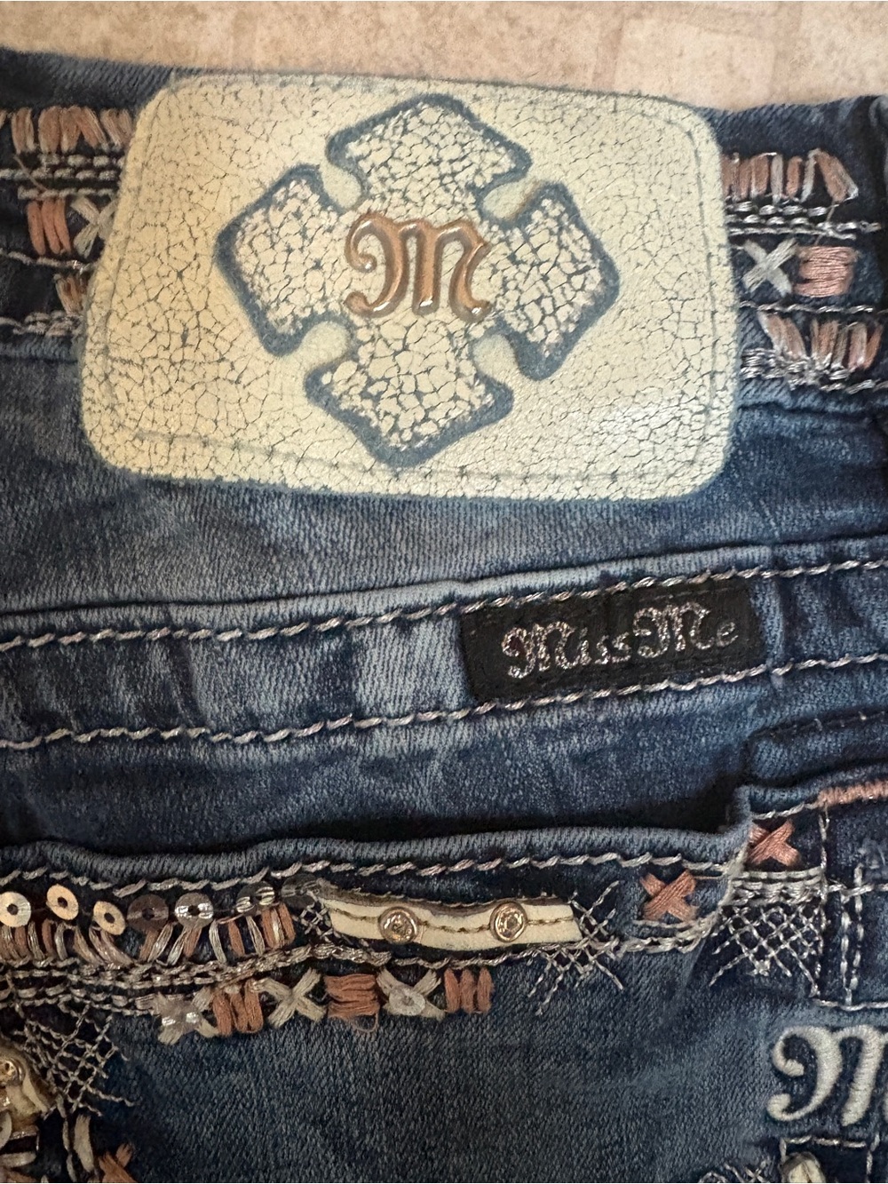 Miss Me Jean Shorts Women’s Curvy Mid-Rise Bermuda Jorts Size 25 10” Bling Y2K - Picture 9 of 16